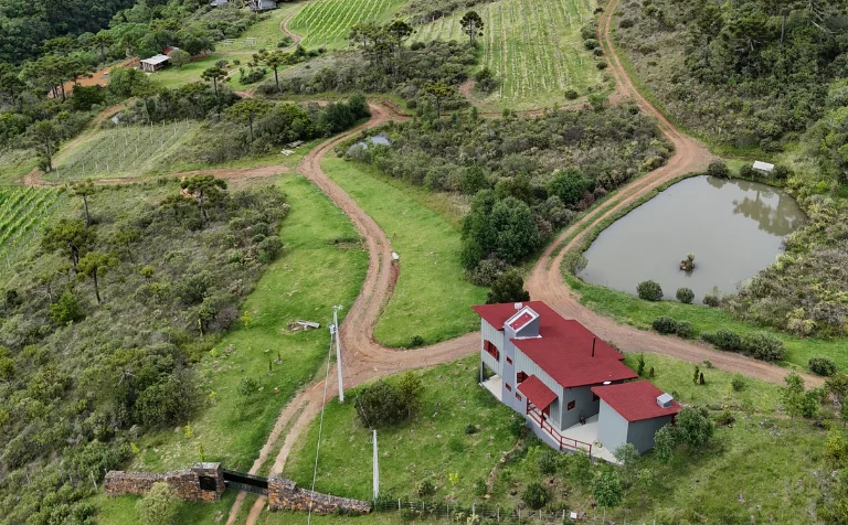 Vinícola e lago